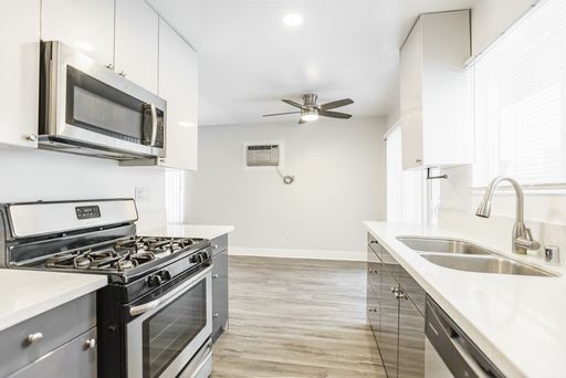 1 Month Free!! - 1944 Whitley - Gorgeous, fully renovated building located in Los Angeles – photo 1