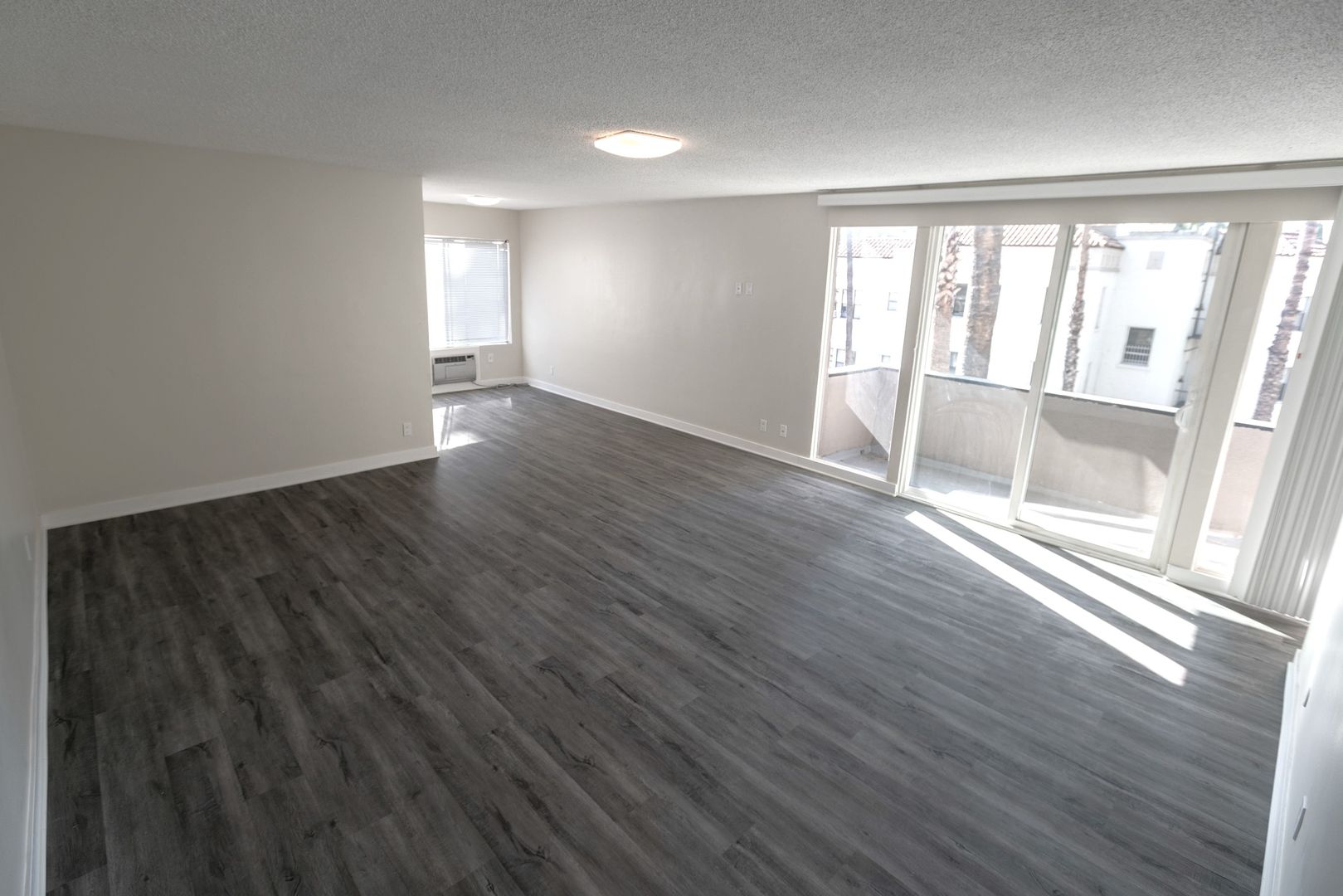 Los Angeles Apartment: 1944 Whitley Ave