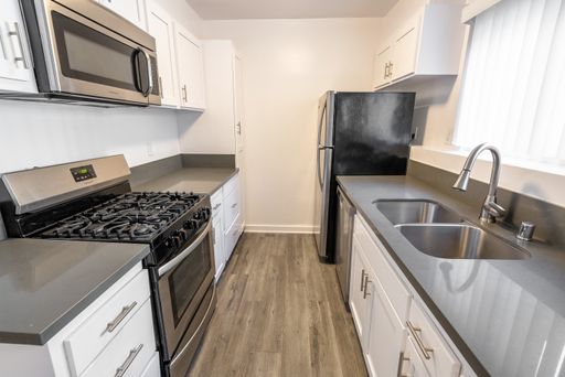 1944 Whitley - Gorgeous, fully renovated building located in Hollywood – photo 1