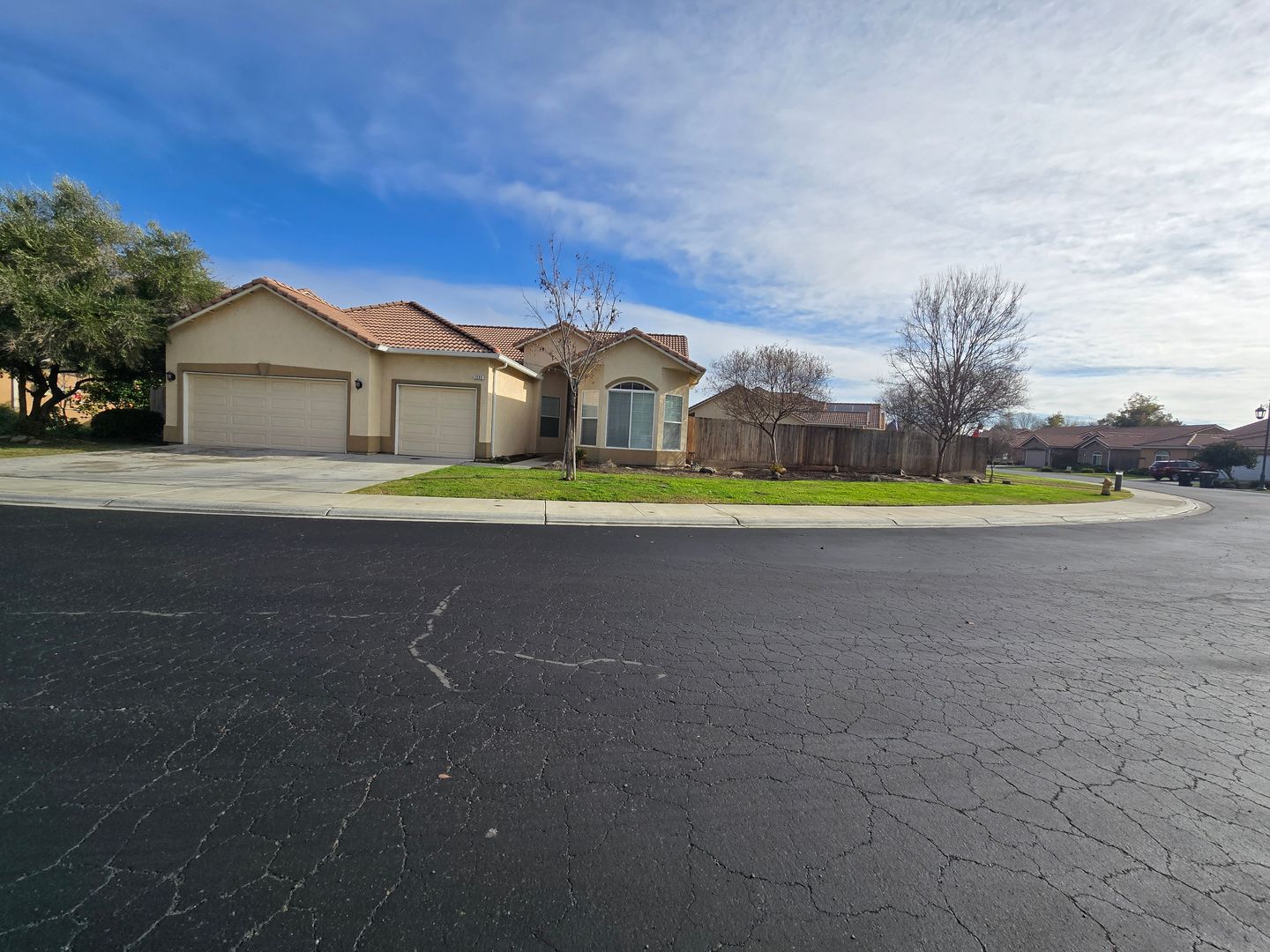 Lemoore House: 1235 Paradise Loop