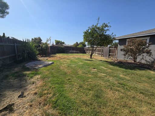 395 W Spruce Ave, Lemoore, CA 93245