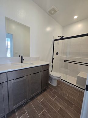 1455 N Frontier St, Hanford, CA 93230