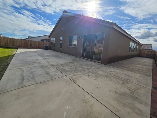 1455 N Frontier St, Hanford, CA 93230