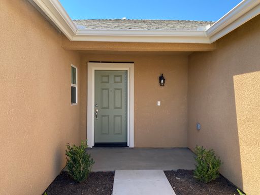 1975 W Escher Dr, Hanford, CA 93230