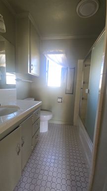 2071 Short Dr, Hanford, CA 93230
