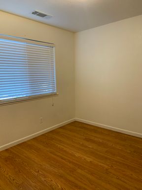 1341 Spring Ct, Hanford, CA 93230