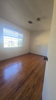 2071 Short Dr, Hanford, CA 93230