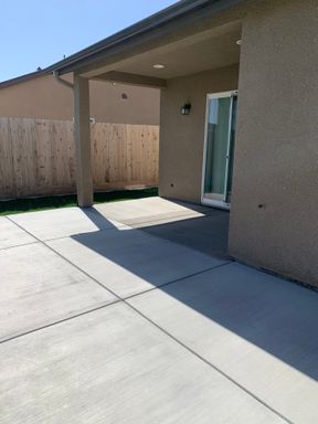 2342 W Escher Dr, Hanford, CA 93230