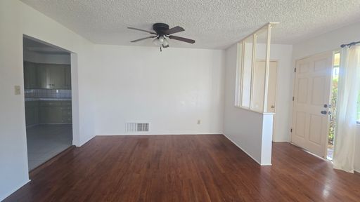 2071 Short Dr, Hanford, CA 93230