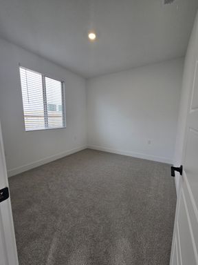 1455 N Frontier St, Hanford, CA 93230