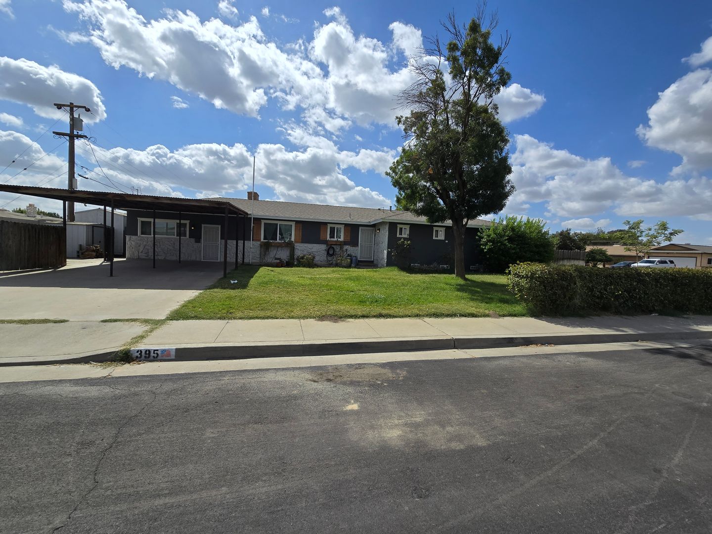 Lemoore House: 395 W Spruce Ave