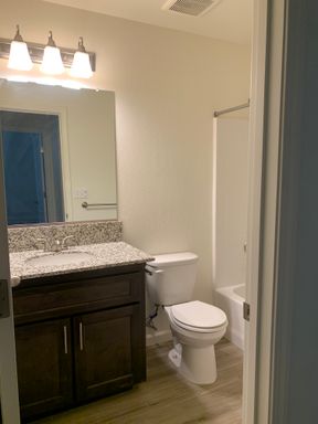 2342 W Escher Dr, Hanford, CA 93230