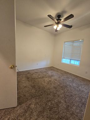 2068 W Merritt St, Hanford, CA 93230