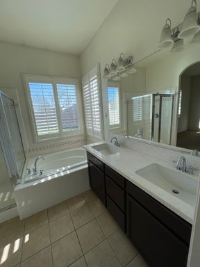 1235 Paradise Loop, Lemoore, CA 93245