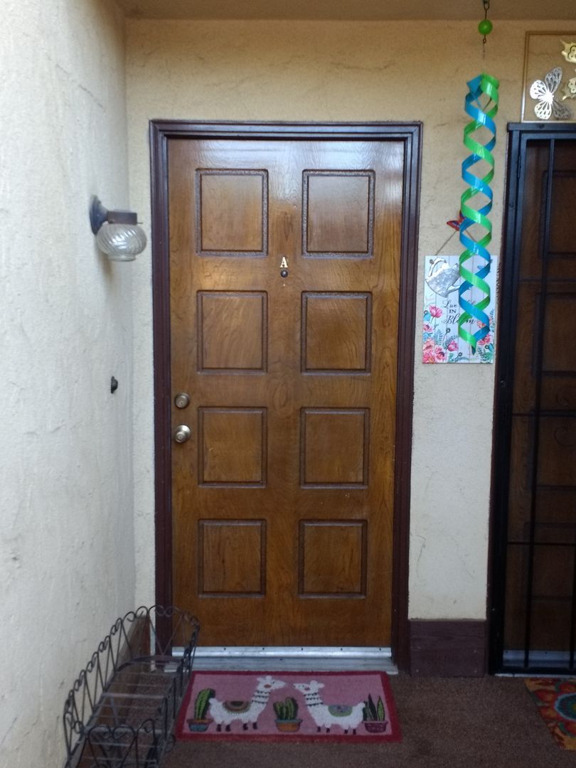 Hanford House: 217 W. Elm St. #A