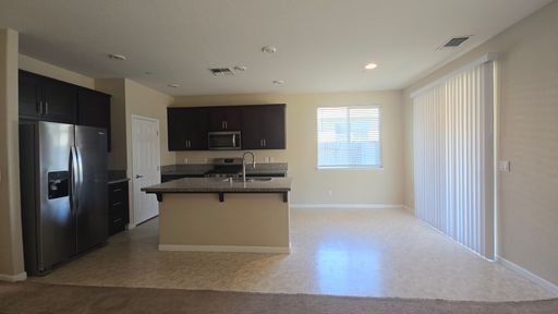 1443 Greenbrier Dr, Hanford, CA 93230