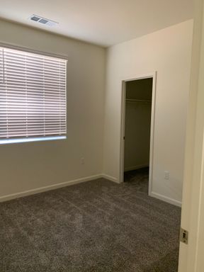 1353 W Kenny Thompson Ct, Hanford, CA 93230