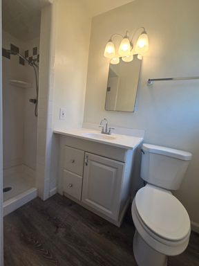 1200 W Water St, Hanford, CA 93230