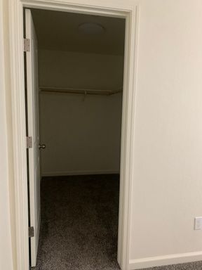 2342 W Escher Dr, Hanford, CA 93230