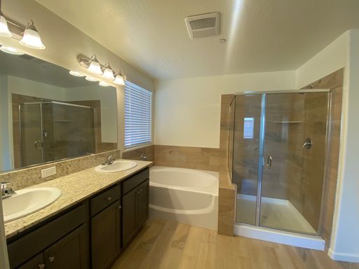 1975 W Escher Dr, Hanford, CA 93230