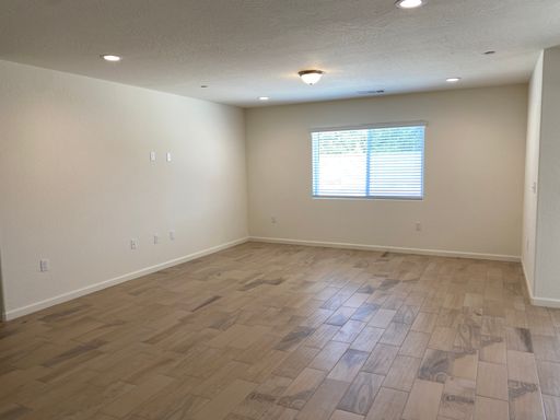 1975 W Escher Dr, Hanford, CA 93230