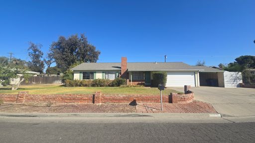 2071 Short Dr, Hanford, CA 93230