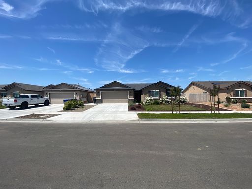 2342 W Escher Dr, Hanford, CA 93230