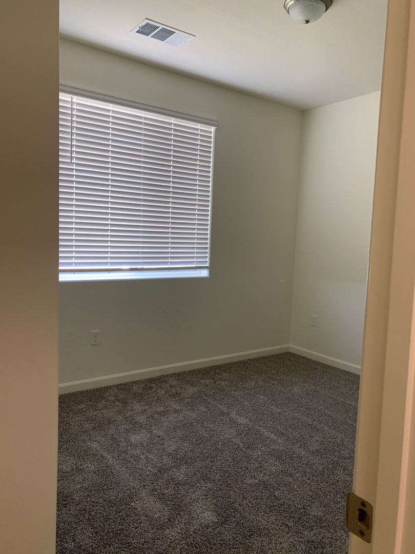 Hanford House: 1353 W Kenny Thompson Ct