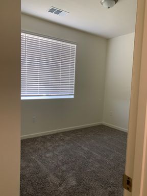 1353 W Kenny Thompson Ct, Hanford, CA 93230