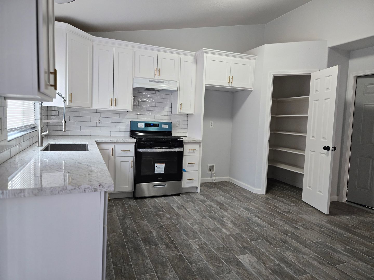 Hanford House: 664 W Cinnamon Ave