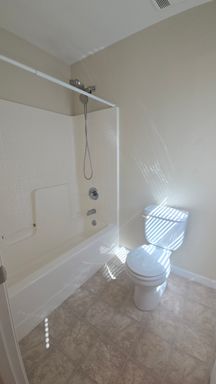 1443 Greenbrier Dr, Hanford, CA 93230
