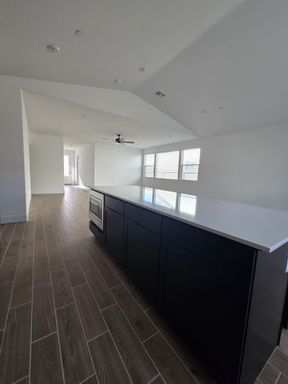 1455 N Frontier St, Hanford, CA 93230