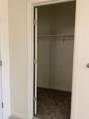 1353 W Kenny Thompson Ct, Hanford, CA 93230
