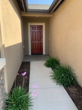 2342 W Escher Dr, Hanford, CA 93230