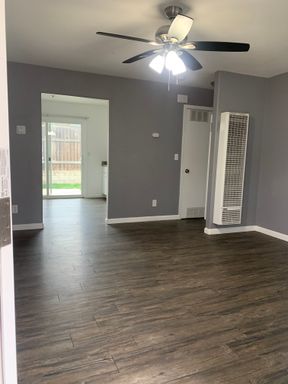 1212 N. Green St. #E, Hanford, CA 93230