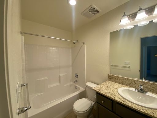 1975 W Escher Dr, Hanford, CA 93230