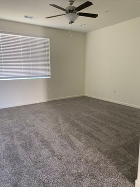 1353 W Kenny Thompson Ct, Hanford, CA 93230