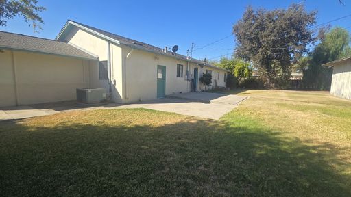 2071 Short Dr, Hanford, CA 93230