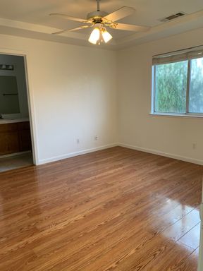 1341 Spring Ct, Hanford, CA 93230