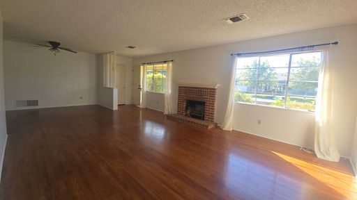 2071 Short Dr, Hanford, CA 93230