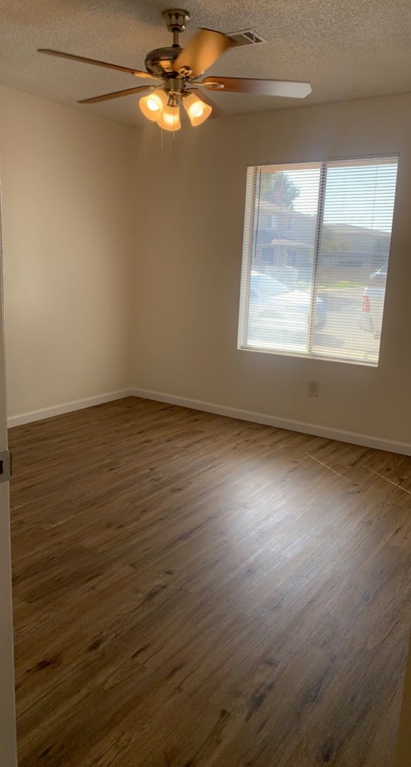 Lemoore Apartment: 1178 Beverly Dr