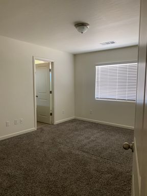 2342 W Escher Dr, Hanford, CA 93230