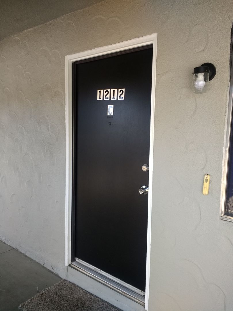 Hanford House: 1212 N Green St. #C