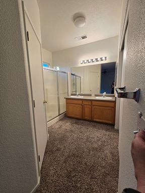 2068 W Merritt St, Hanford, CA 93230