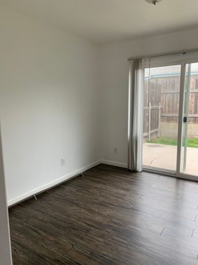 1212 N. Green St. #E, Hanford, CA 93230