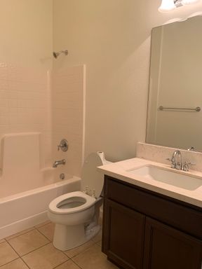 1235 Paradise Loop, Lemoore, CA 93245
