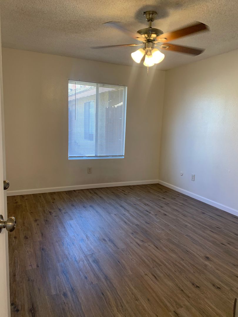 Lemoore Apartment: 1178 Beverly Dr