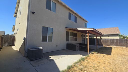 1443 Greenbrier Dr, Hanford, CA 93230