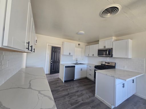1200 W Water St, Hanford, CA 93230
