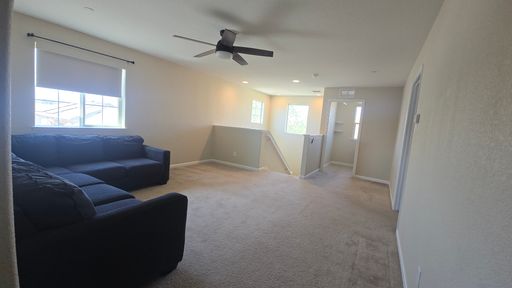 1443 Greenbrier Dr, Hanford, CA 93230